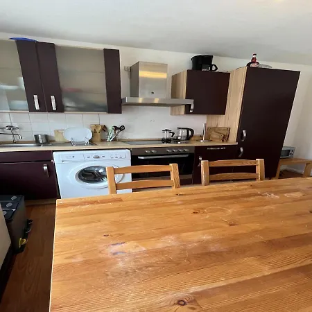 Suiteable Living - #10 Max Der Machtige Essen